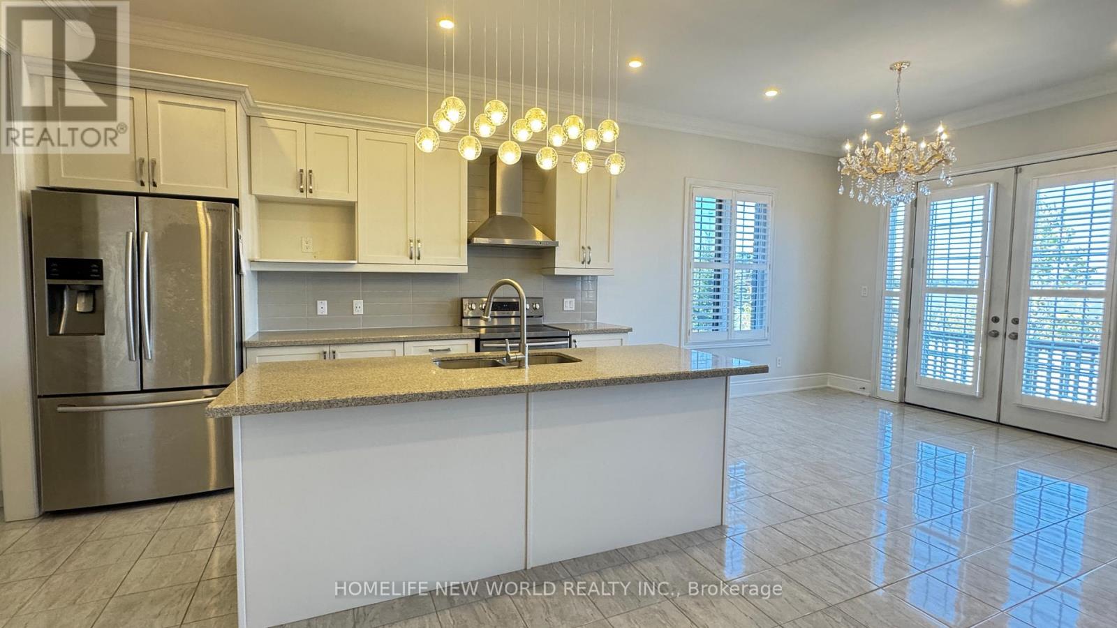 10 Ken Sinclair Crescent, Aurora, Ontario  L4G 3J1 - Photo 6 - N12458230