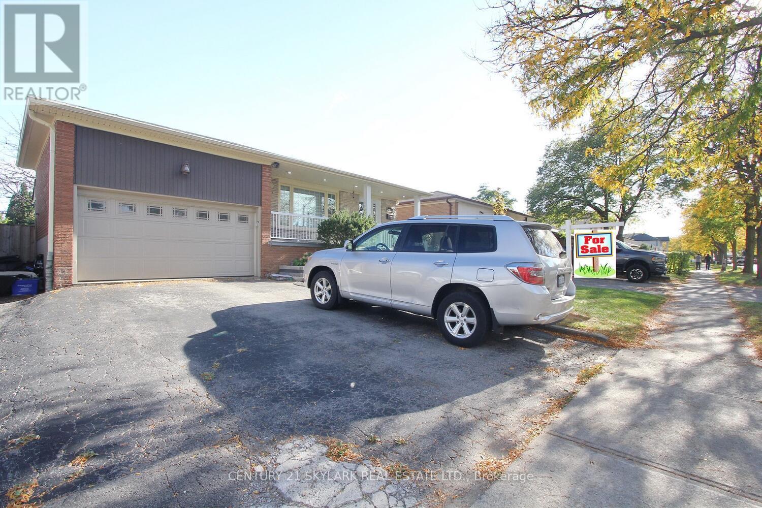 3376 Twilight Road, Mississauga, Ontario  L4T 1Z9 - Photo 2 - W12458242