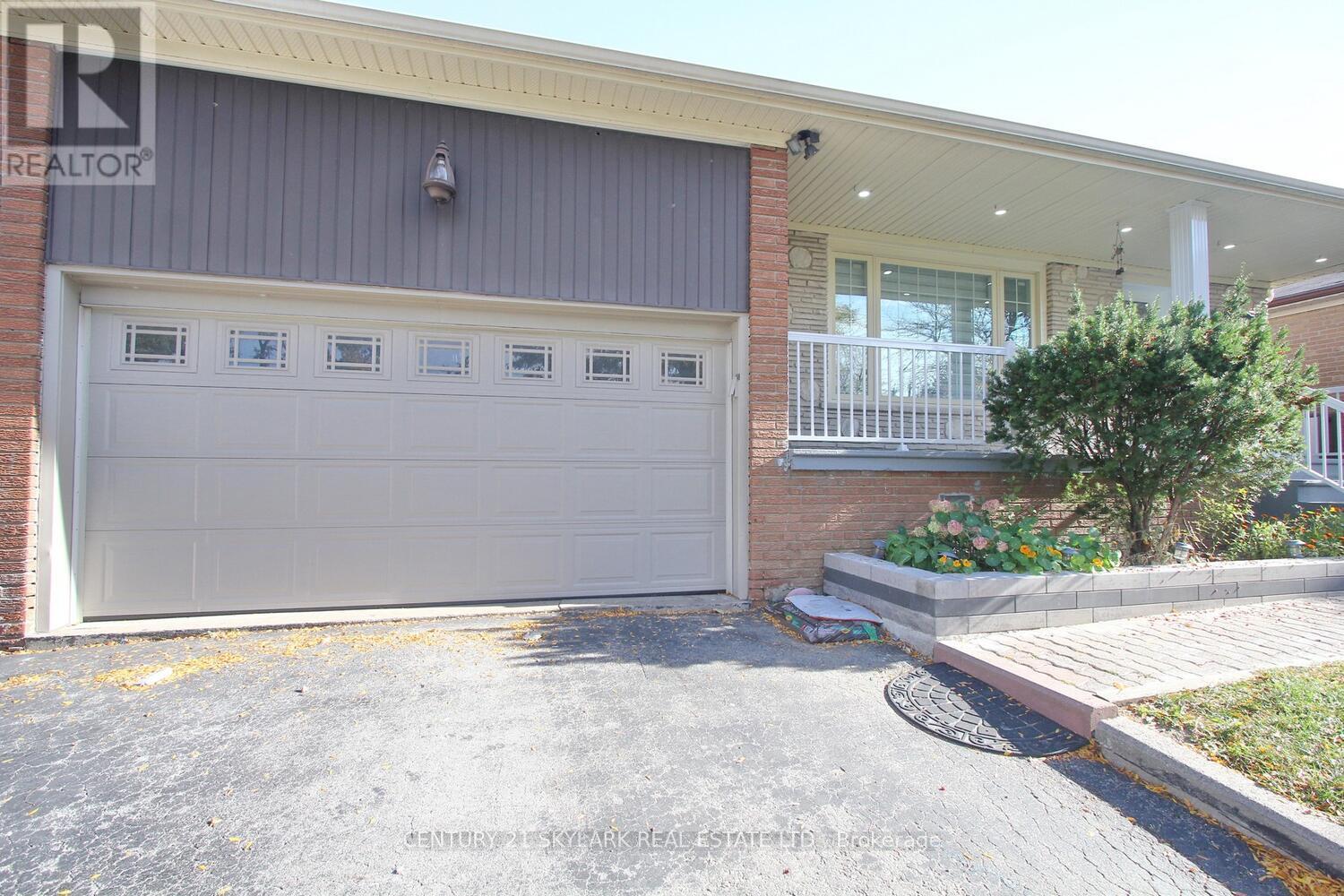 3376 Twilight Road, Mississauga, Ontario  L4T 1Z9 - Photo 3 - W12458242