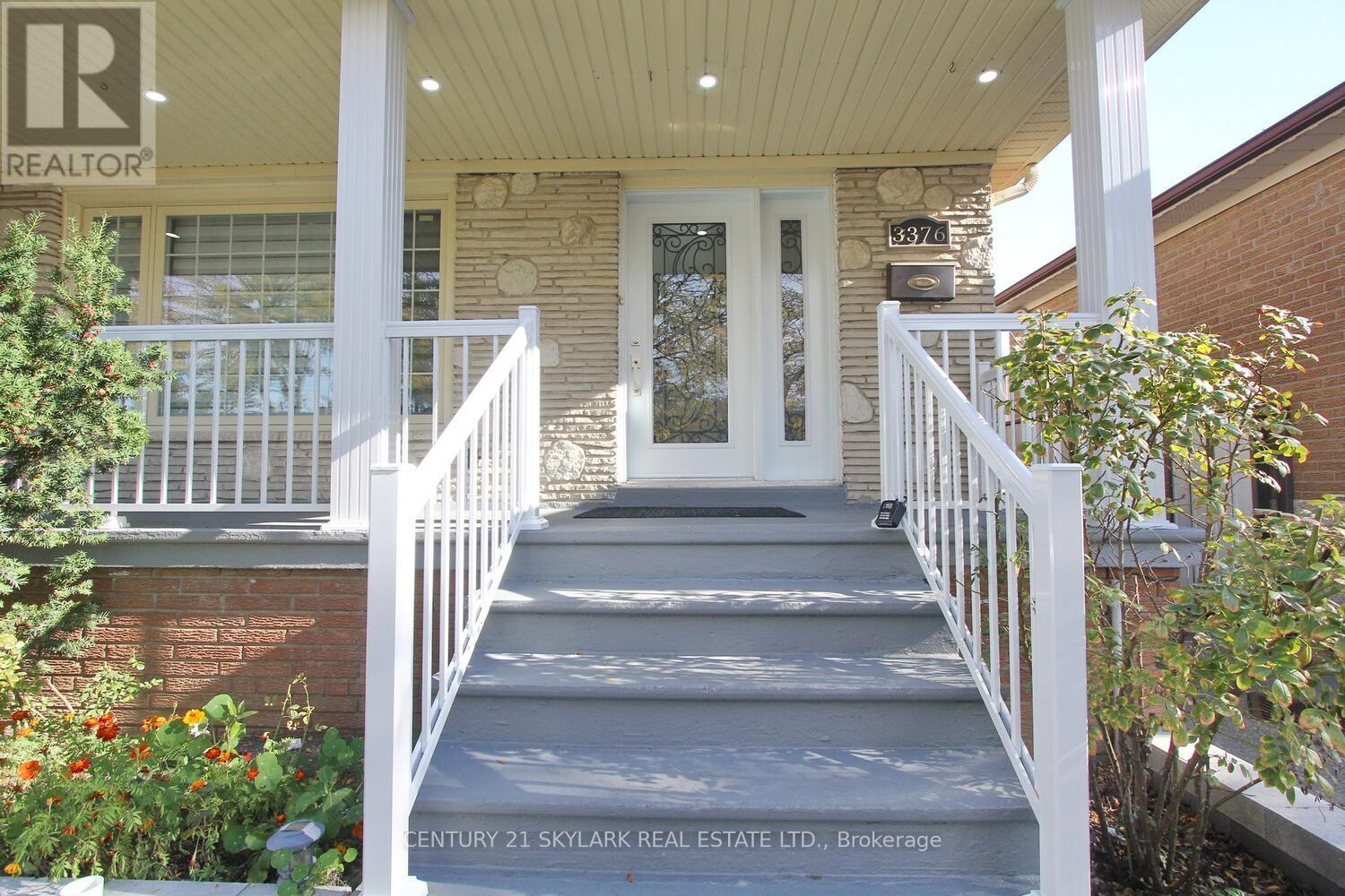 3376 Twilight Road, Mississauga, Ontario  L4T 1Z9 - Photo 5 - W12458242