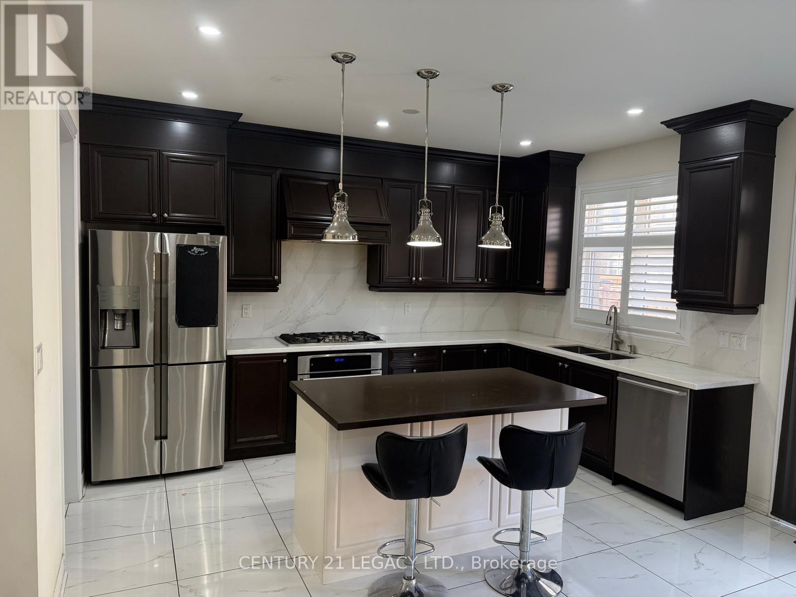 8 George Gray Drive, Brampton, Ontario  L6R 4A3 - Photo 3 - W12458245