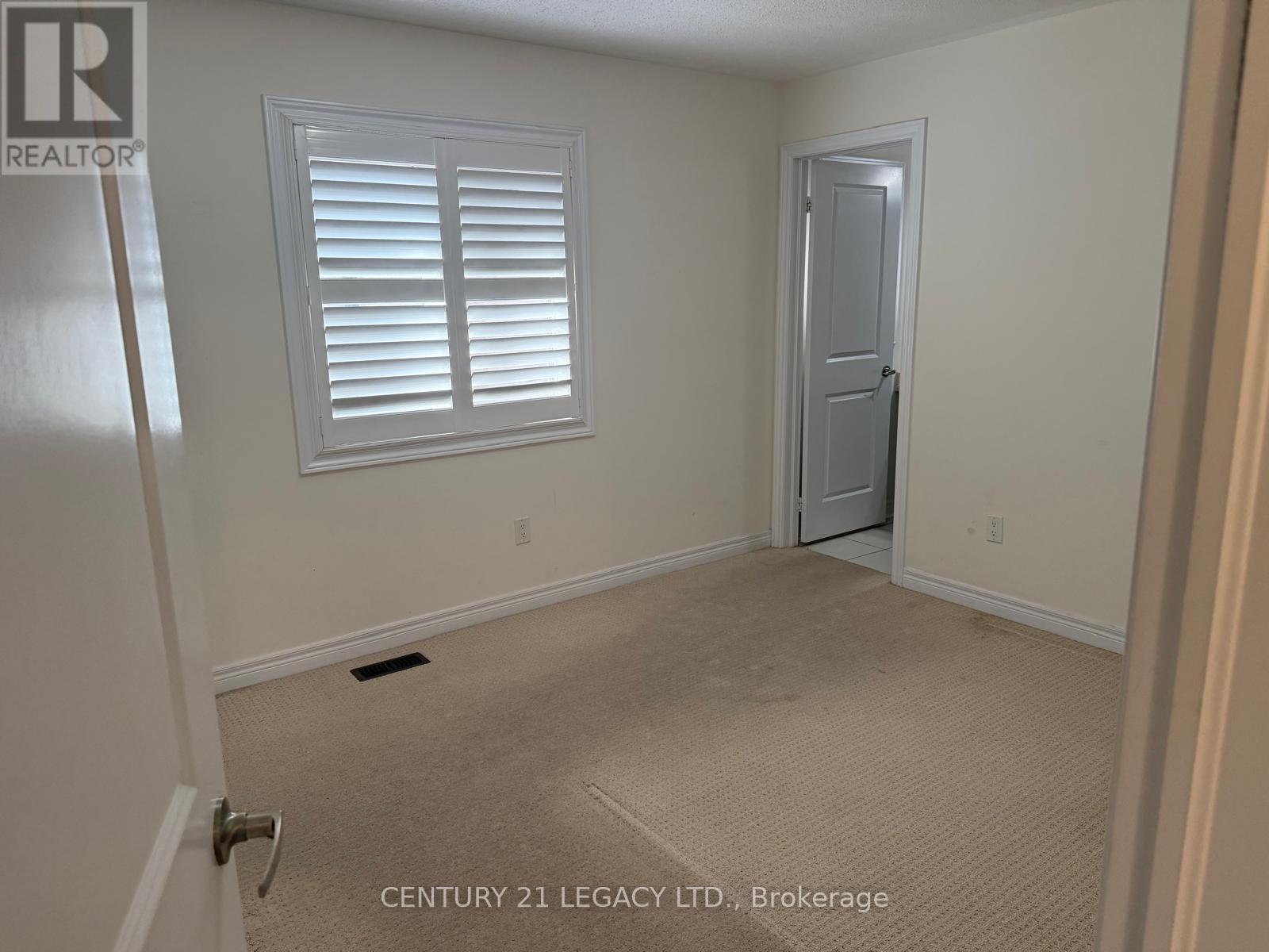 8 George Gray Drive, Brampton, Ontario  L6R 4A3 - Photo 6 - W12458245