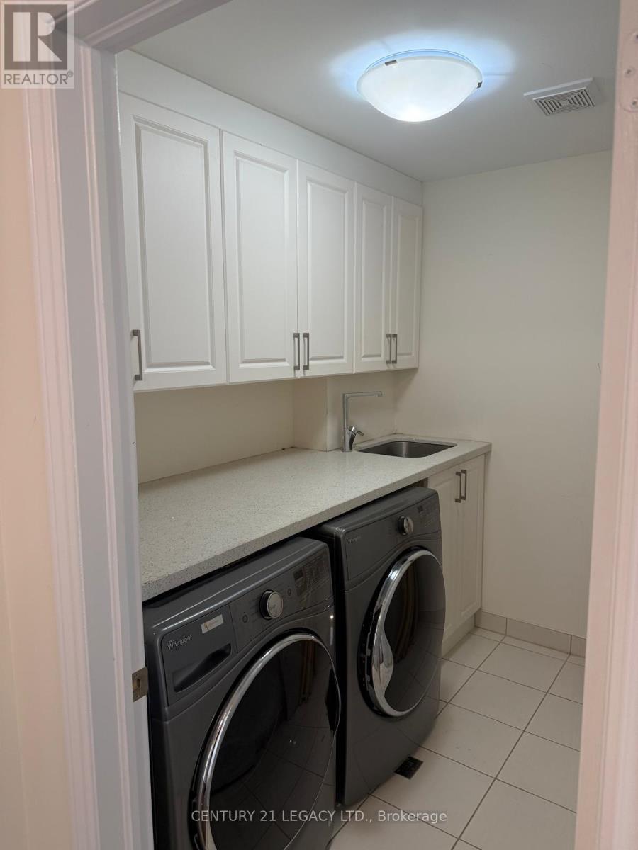 8 George Gray Drive, Brampton, Ontario  L6R 4A3 - Photo 9 - W12458245