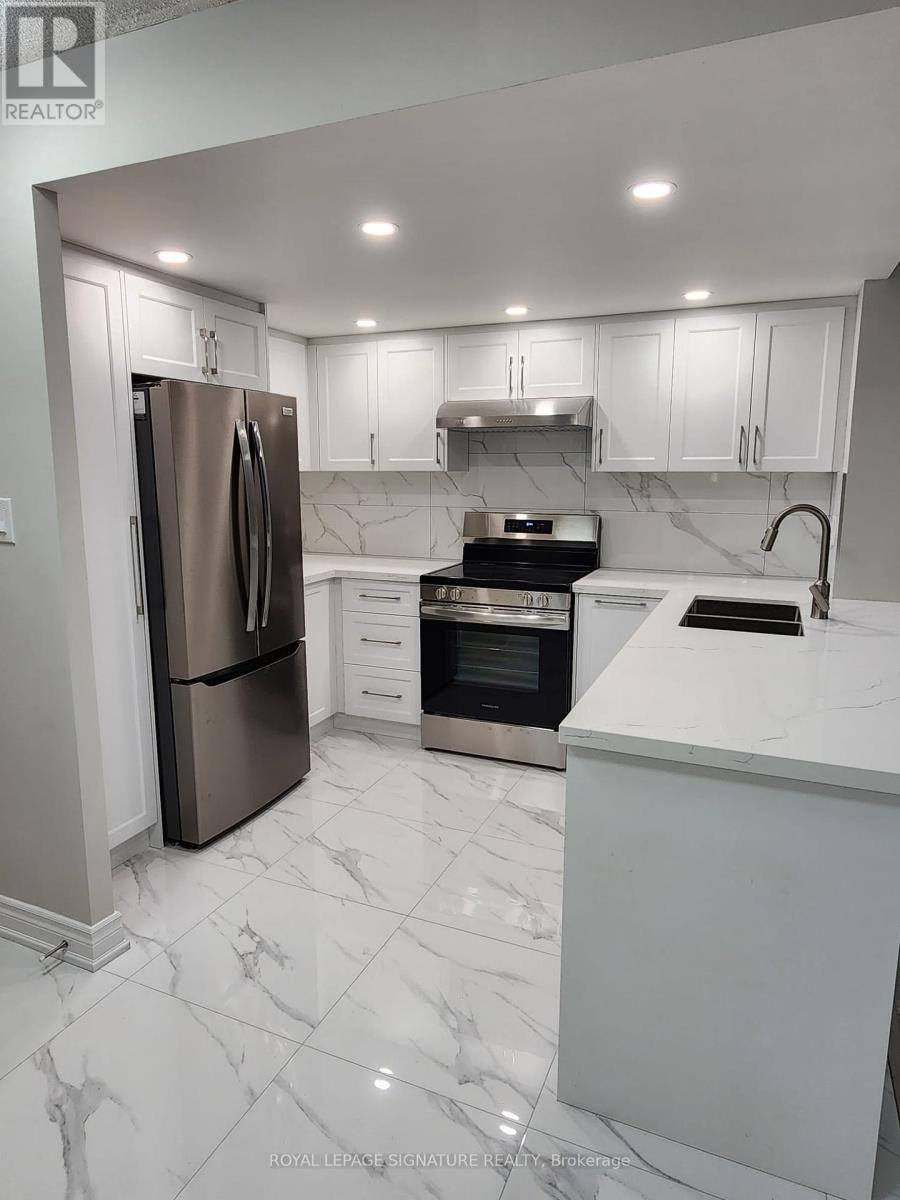 300 Webb Drive, Mississauga, Ontario  L5B 3W3 - Photo 2 - W12458260