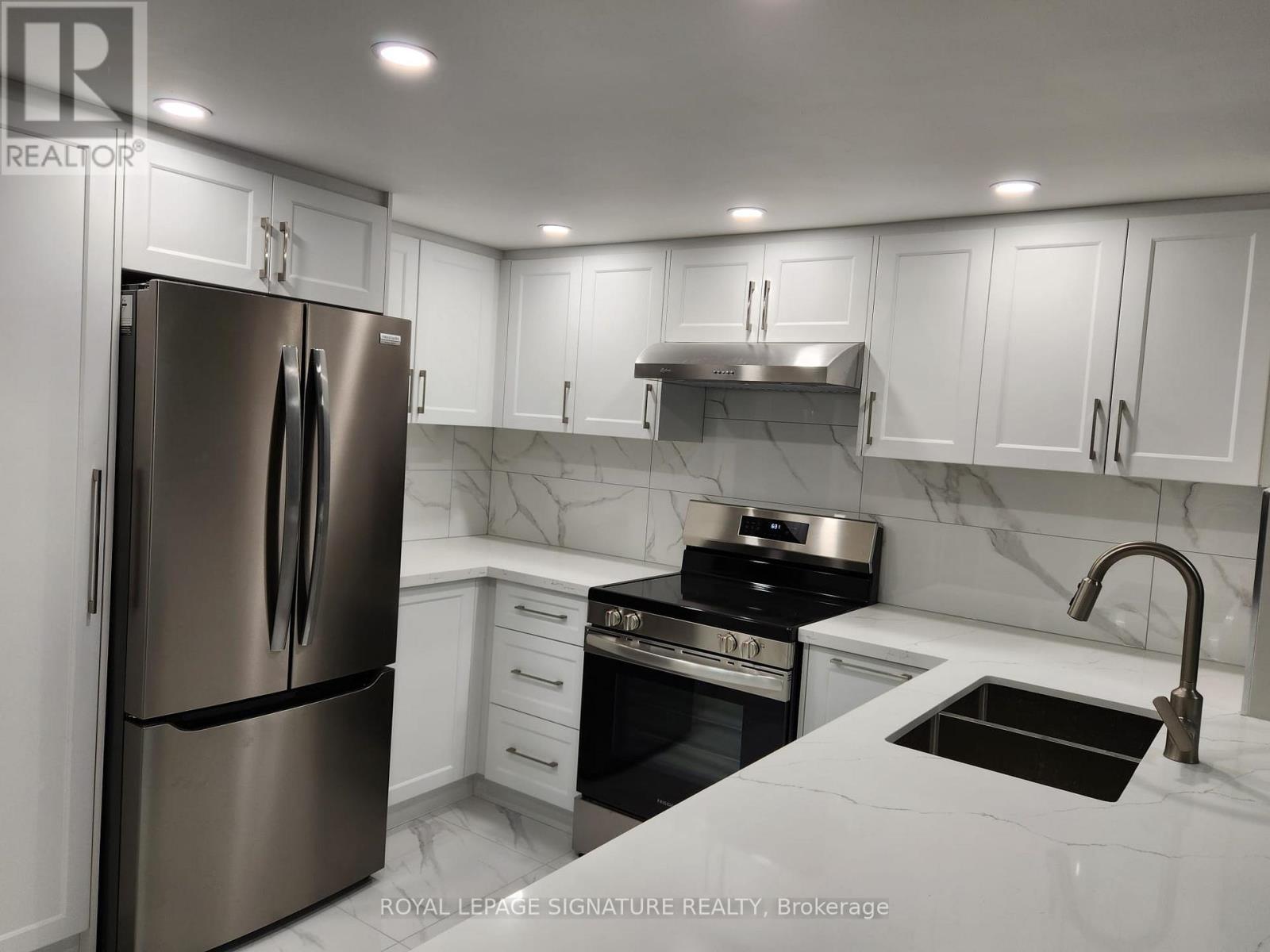 300 Webb Drive, Mississauga, Ontario  L5B 3W3 - Photo 3 - W12458260