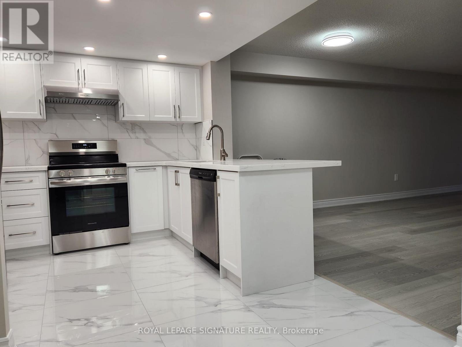 300 Webb Drive, Mississauga, Ontario  L5B 3W3 - Photo 5 - W12458260