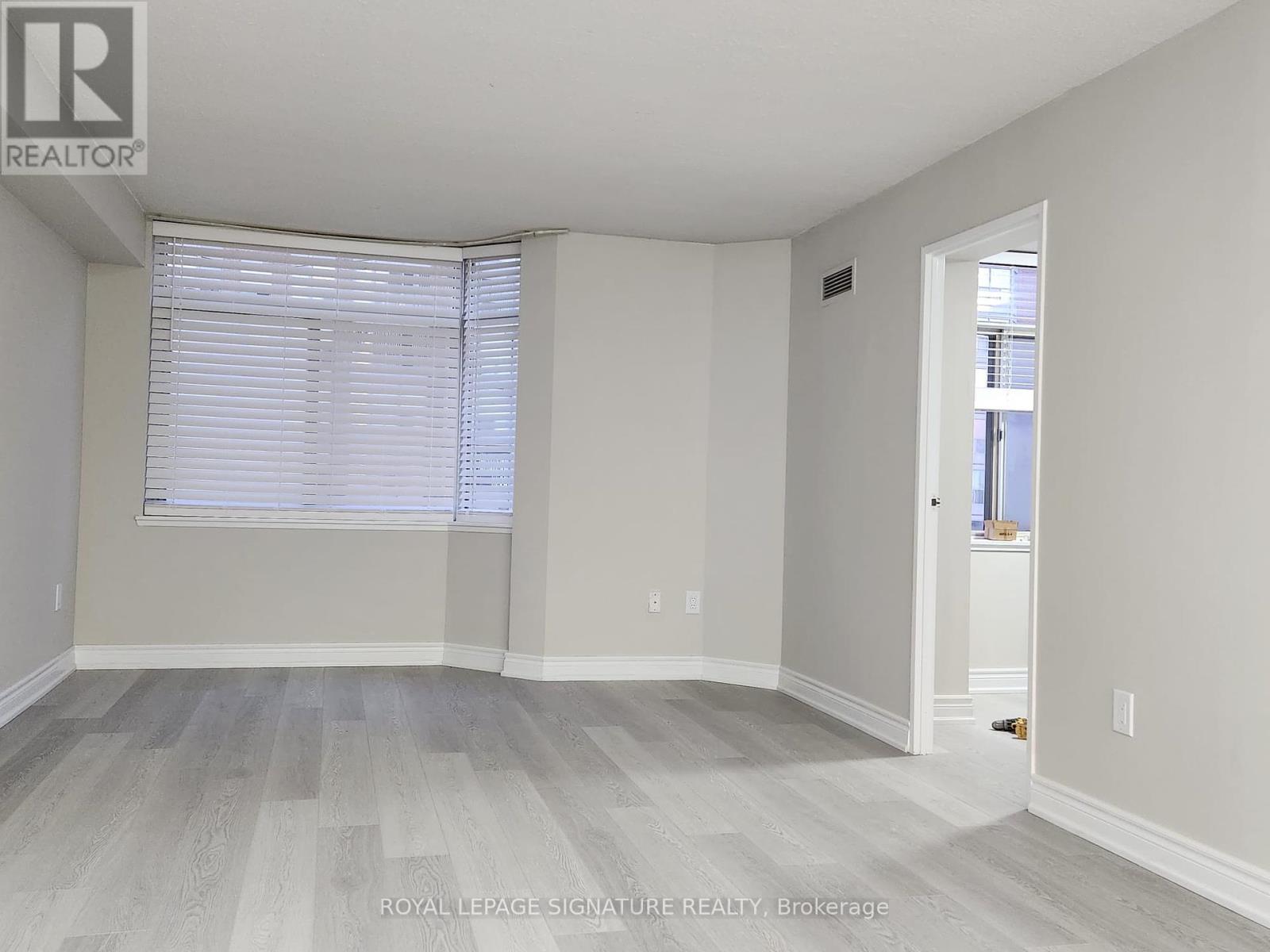 300 Webb Drive, Mississauga, Ontario  L5B 3W3 - Photo 9 - W12458260