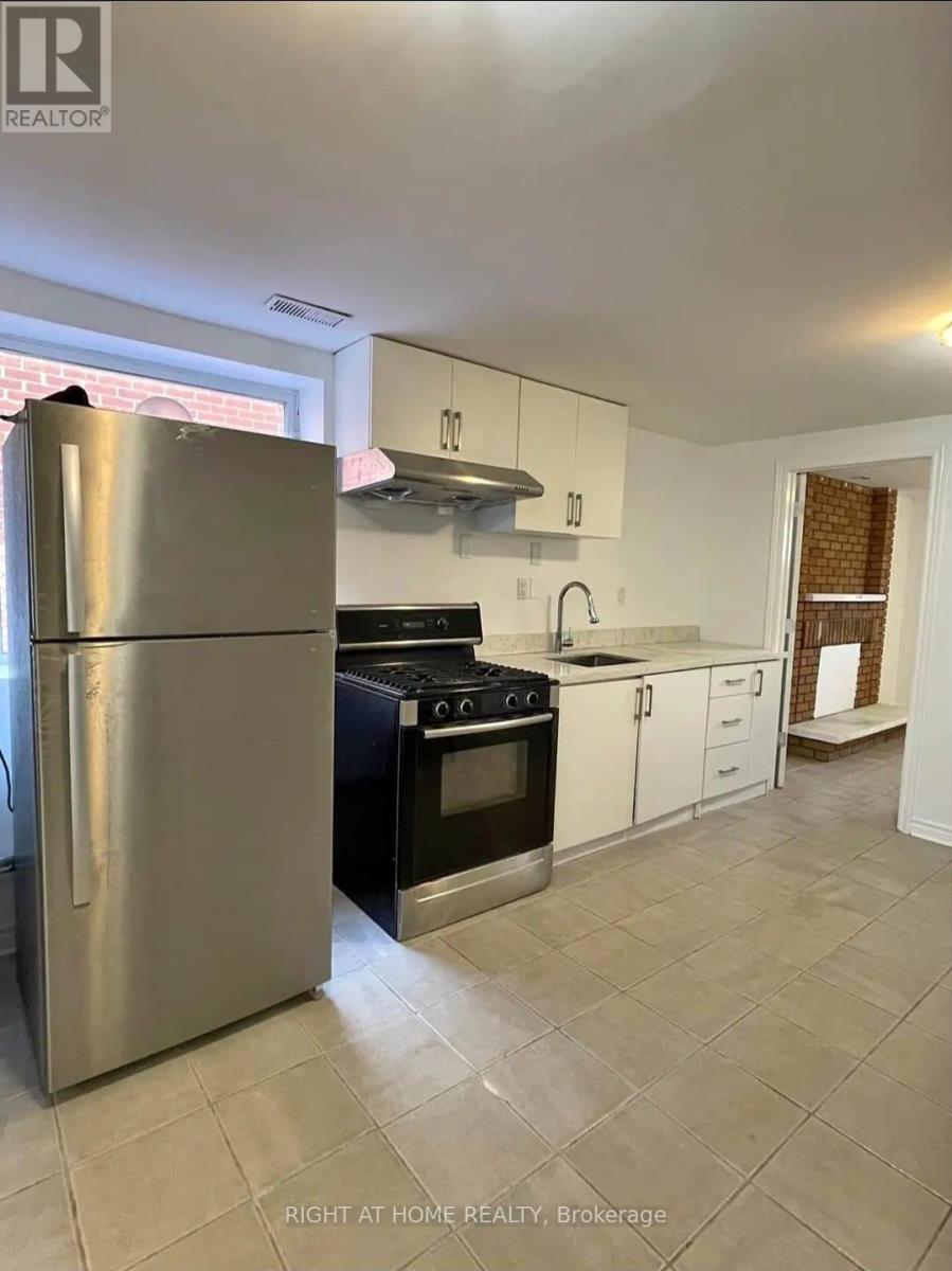 Lower - 16 Prouse Drive, Brampton, Ontario  L6V 3A8 - Photo 3 - W12458268