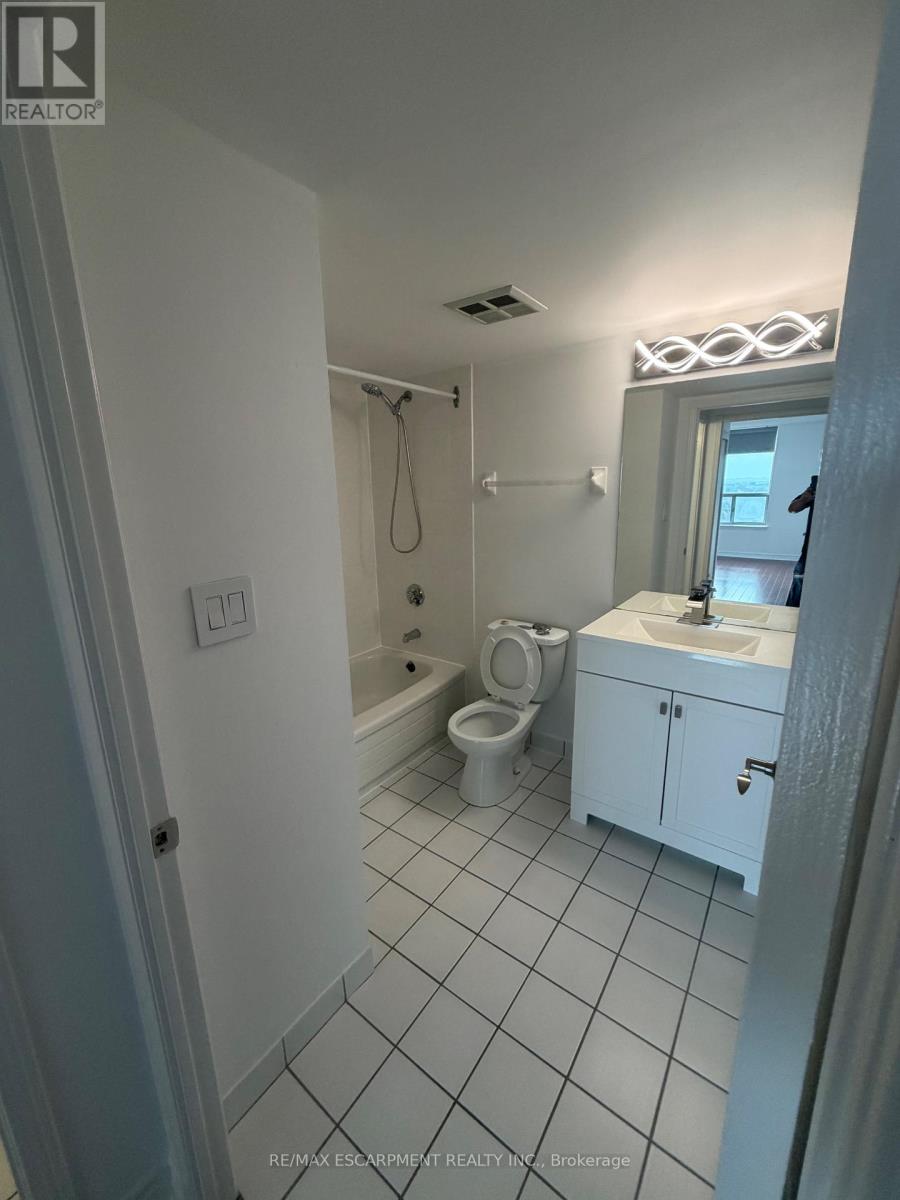 1810 - 135 Hillcrest Avenue, Mississauga, Ontario  L5B 4B1 - Photo 11 - W12458278
