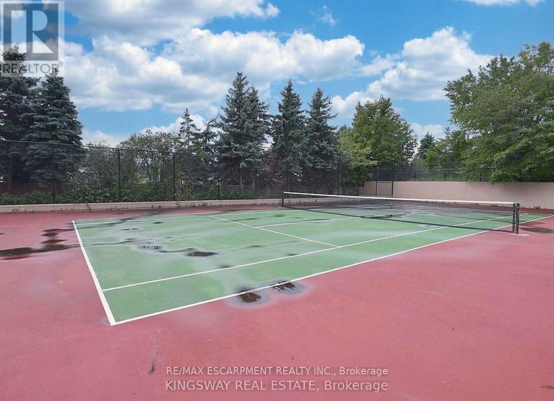 1810 - 135 Hillcrest Avenue, Mississauga, Ontario  L5B 4B1 - Photo 13 - W12458278