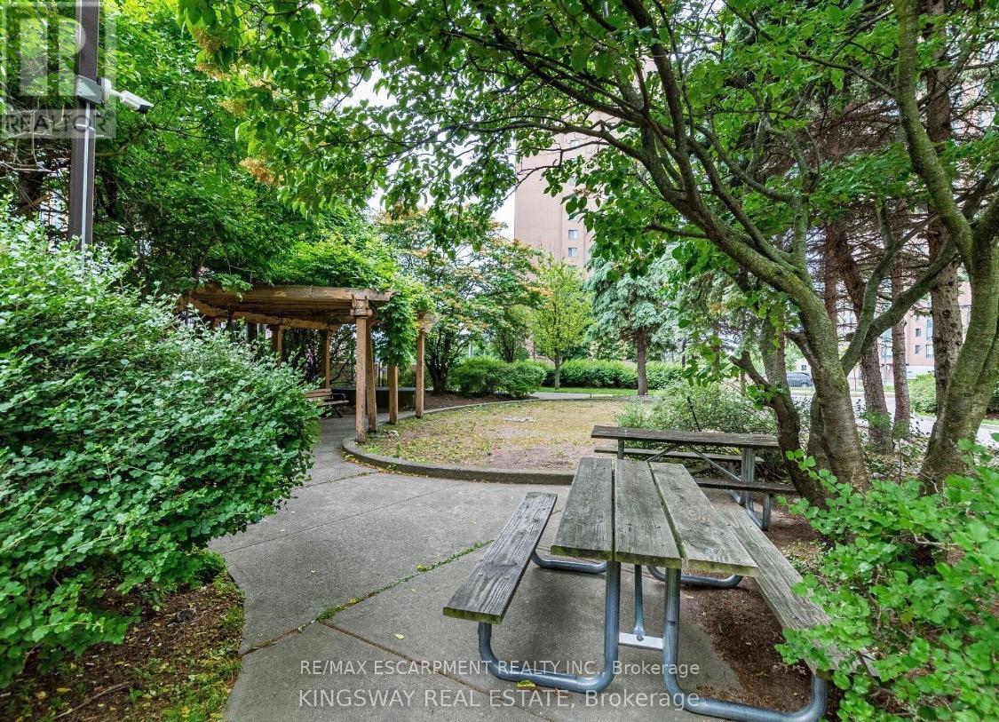 1810 - 135 Hillcrest Avenue, Mississauga, Ontario  L5B 4B1 - Photo 16 - W12458278
