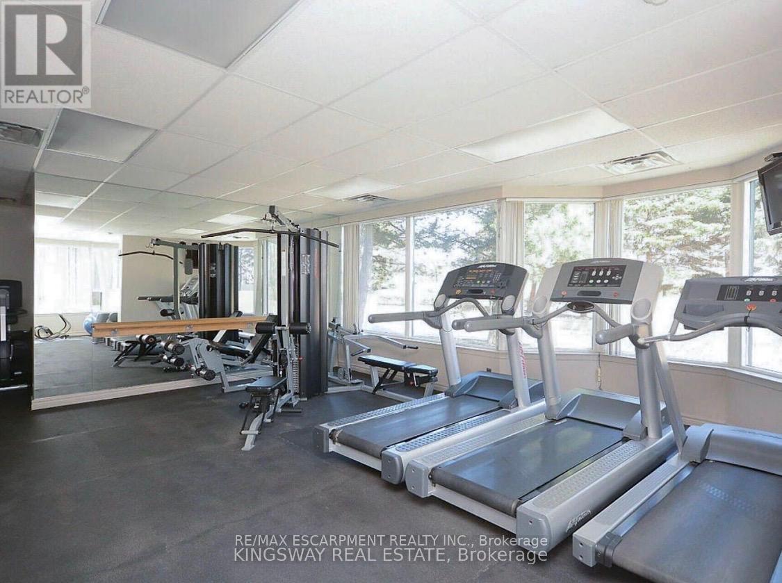 1810 - 135 Hillcrest Avenue, Mississauga, Ontario  L5B 4B1 - Photo 18 - W12458278