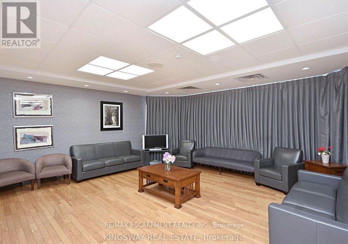 1810 - 135 Hillcrest Avenue, Mississauga, Ontario  L5B 4B1 - Photo 20 - W12458278