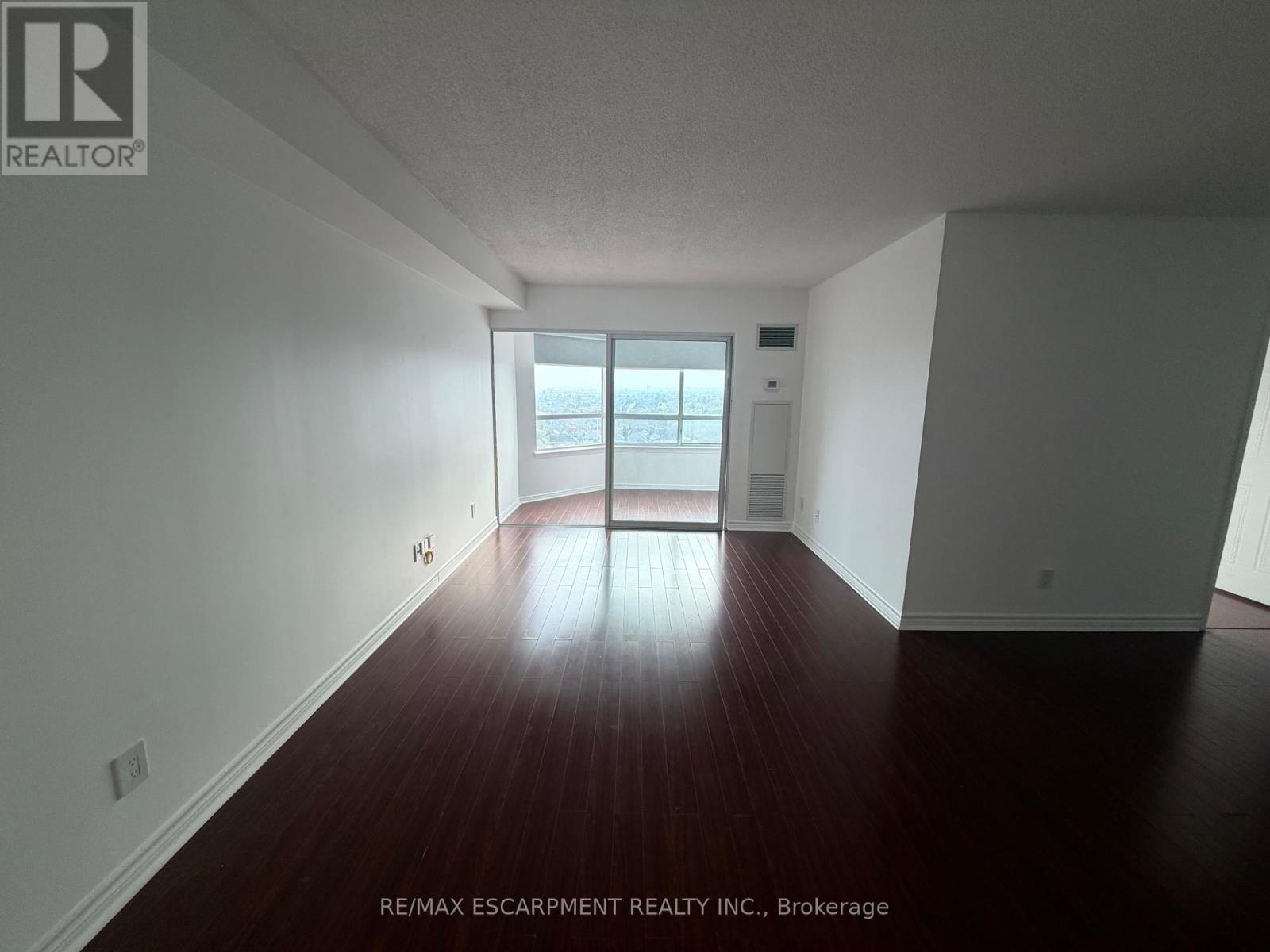 1810 - 135 Hillcrest Avenue, Mississauga, Ontario  L5B 4B1 - Photo 7 - W12458278