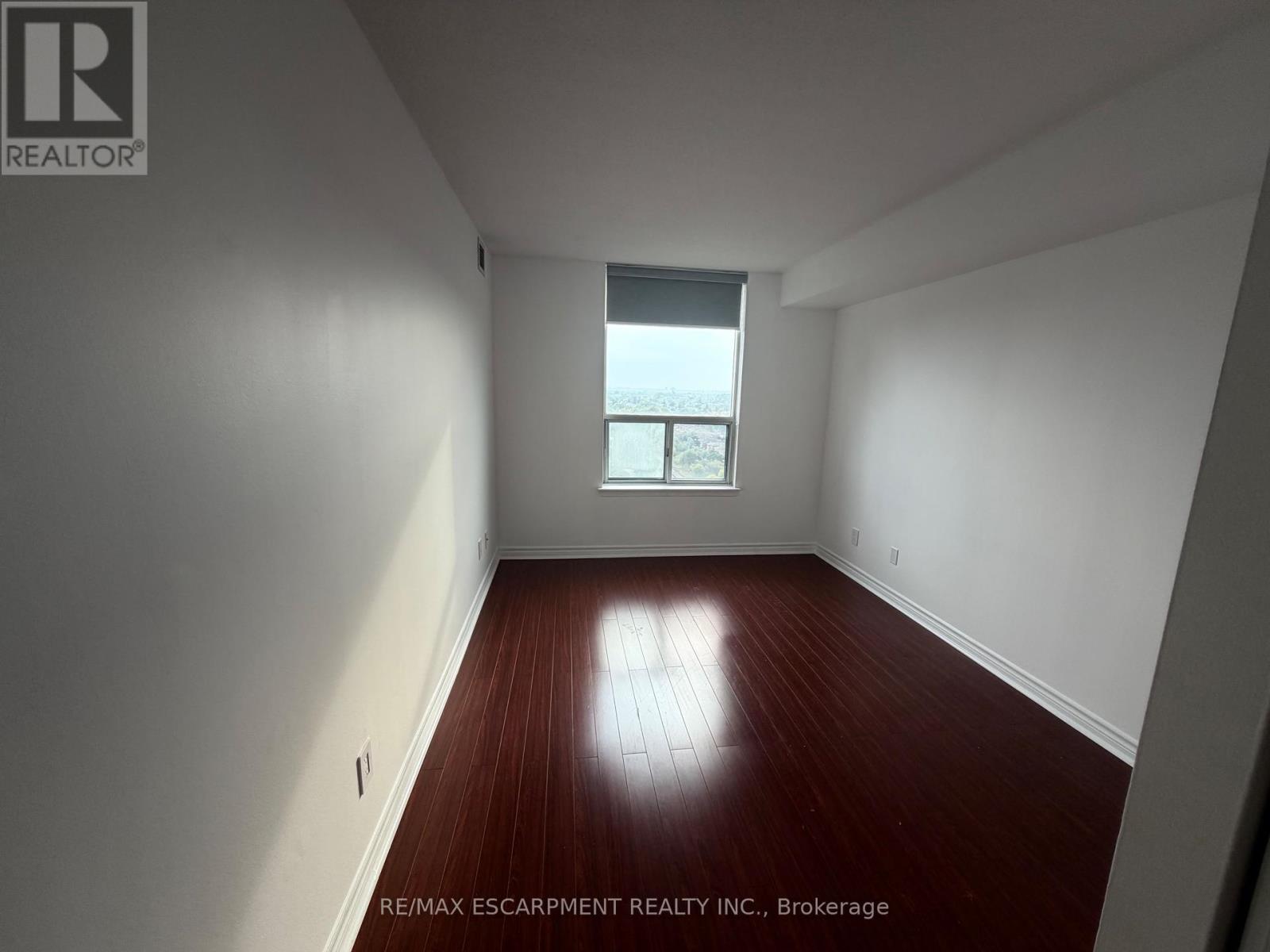 1810 - 135 Hillcrest Avenue, Mississauga, Ontario  L5B 4B1 - Photo 8 - W12458278