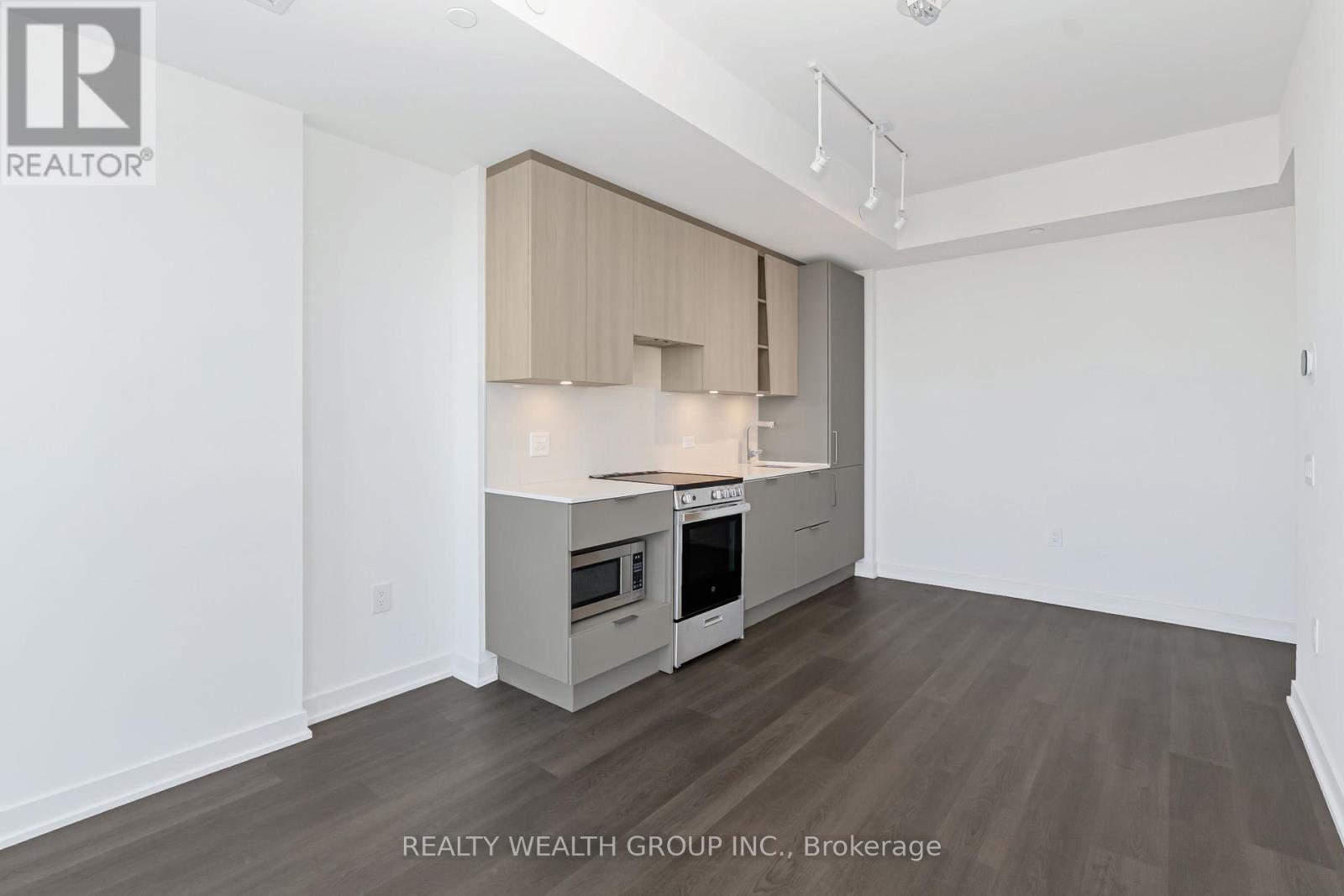 3911 - 3900 Confederation Parkway, Mississauga, Ontario  L5B 0M3 - Photo 13 - W12458283
