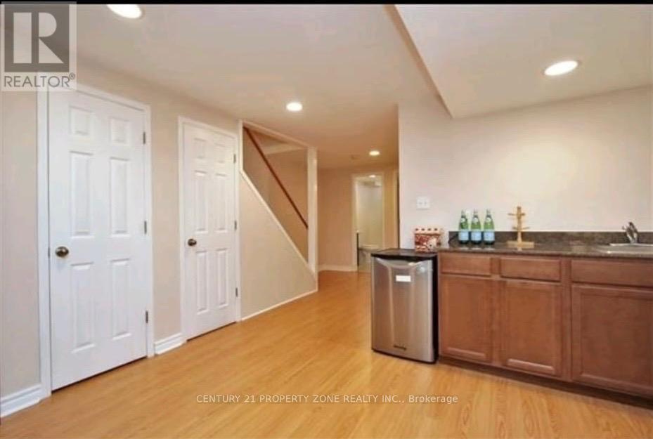 3940 Stardust Drive, Mississauga, Ontario  L5M 8A6 - Photo 11 - W12458286
