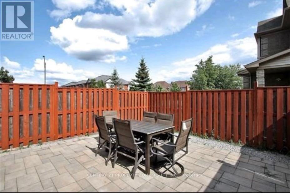 3940 Stardust Drive, Mississauga, Ontario  L5M 8A6 - Photo 12 - W12458286
