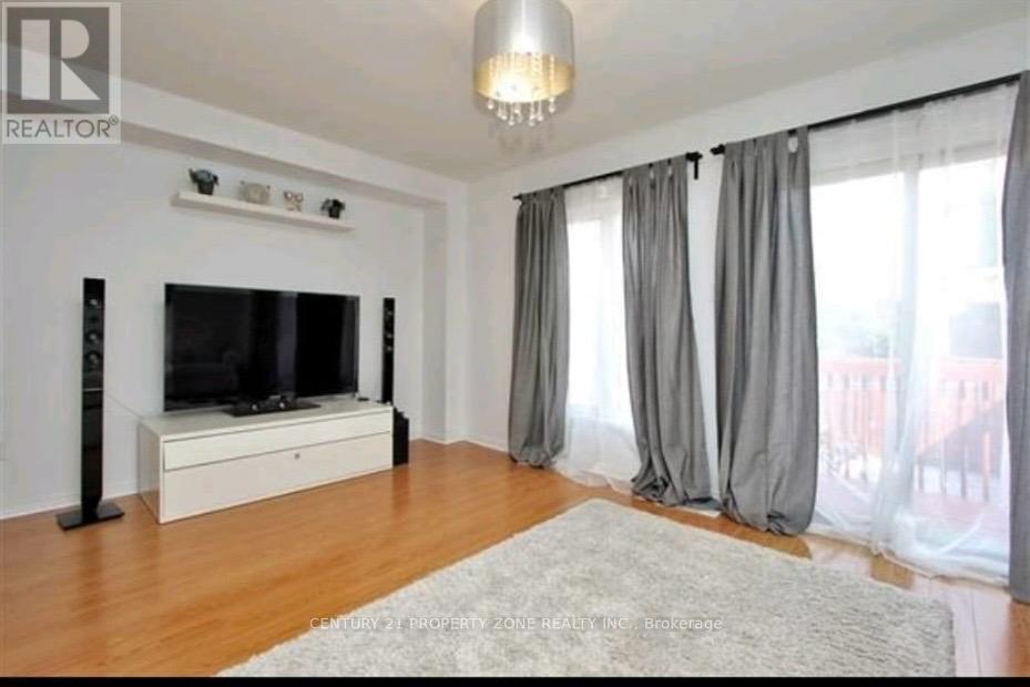 3940 Stardust Drive, Mississauga, Ontario  L5M 8A6 - Photo 3 - W12458286