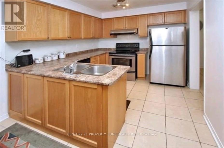 3940 Stardust Drive, Mississauga, Ontario  L5M 8A6 - Photo 4 - W12458286