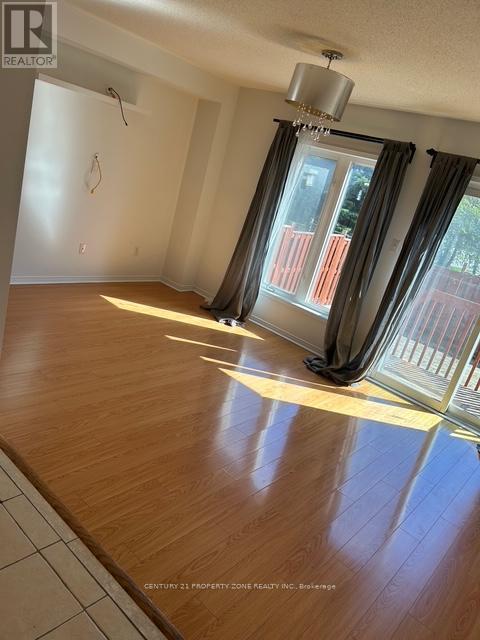 3940 Stardust Drive, Mississauga, Ontario  L5M 8A6 - Photo 5 - W12458286