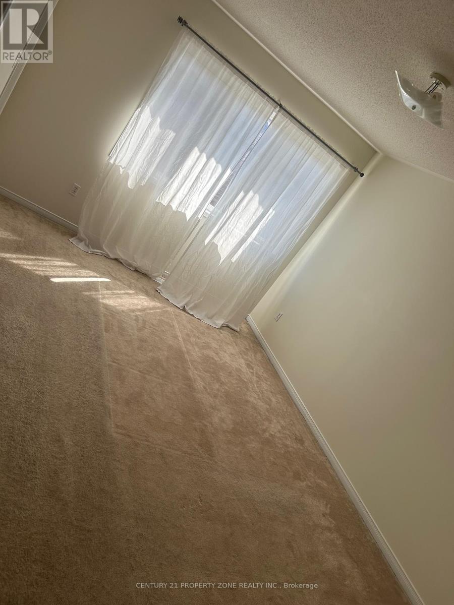 3940 Stardust Drive, Mississauga, Ontario  L5M 8A6 - Photo 6 - W12458286