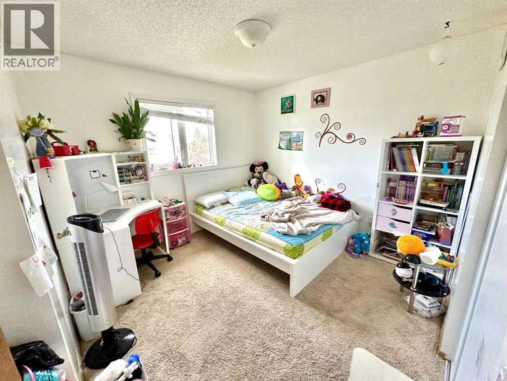 92 Somerset Drive Sw, Calgary, Alberta  T2Y 3C3 - Photo 12 - A2263183