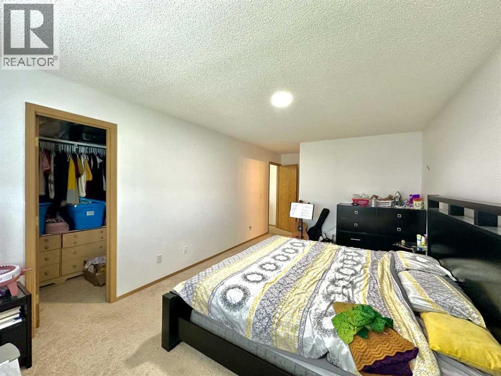 92 Somerset Drive Sw, Calgary, Alberta  T2Y 3C3 - Photo 11 - A2263183