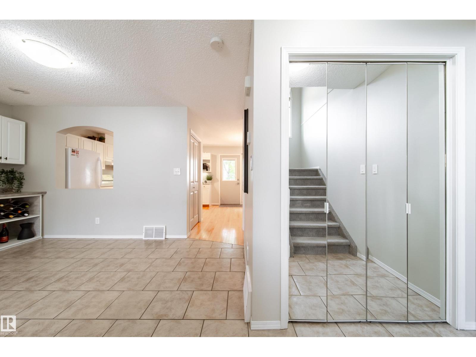 1644 Jamha Rd Nw, Edmonton, Alberta  T6L 6V7 - Photo 4 - E4461820