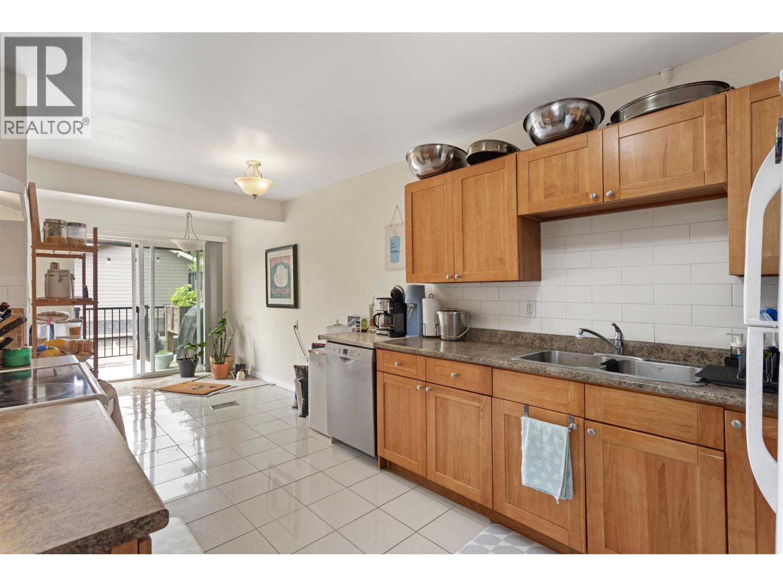 3421-3423 Edinburgh Street, Port Coquitlam, British Columbia  V3B 4K4 - Photo 10 - R3057631