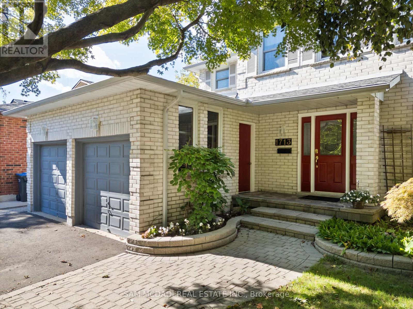 1713 Pengilley Place, Mississauga (Clarkson), Ontario  L5J 4R8 - Photo 2 - W12375901