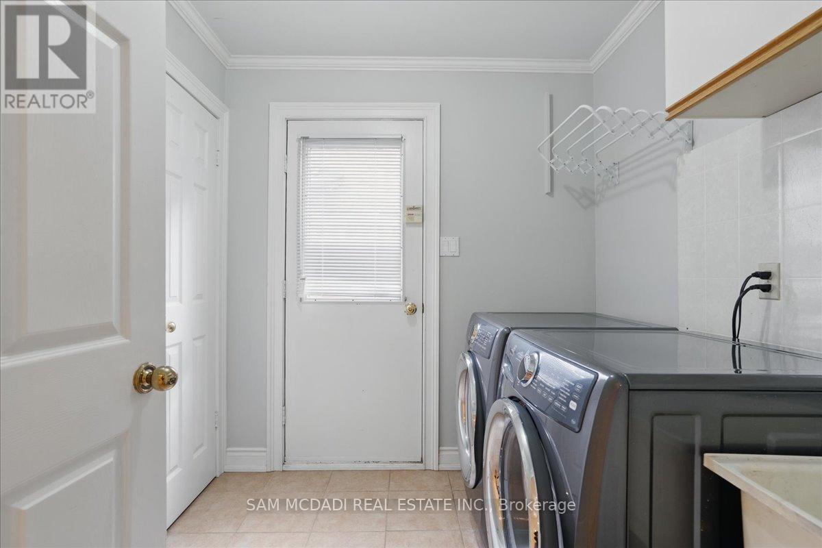 1713 Pengilley Place, Mississauga (Clarkson), Ontario  L5J 4R8 - Photo 21 - W12375901