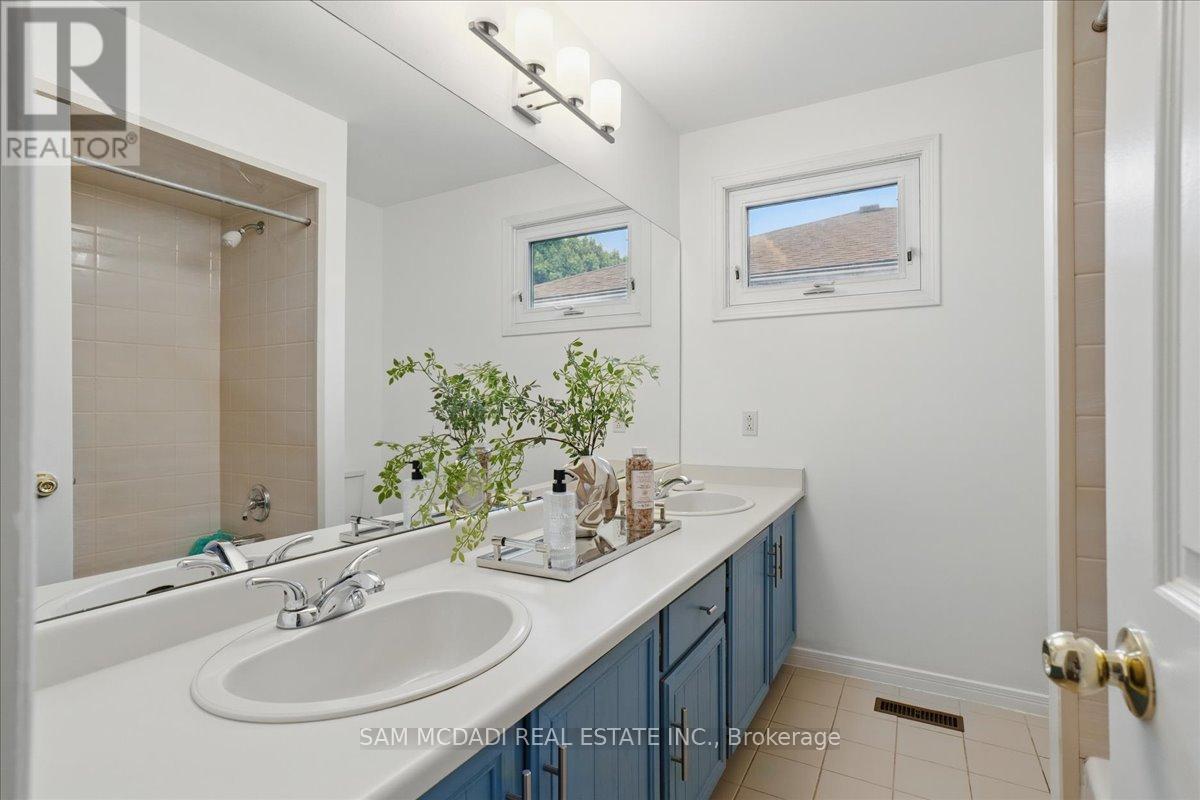 1713 Pengilley Place, Mississauga (Clarkson), Ontario  L5J 4R8 - Photo 31 - W12375901