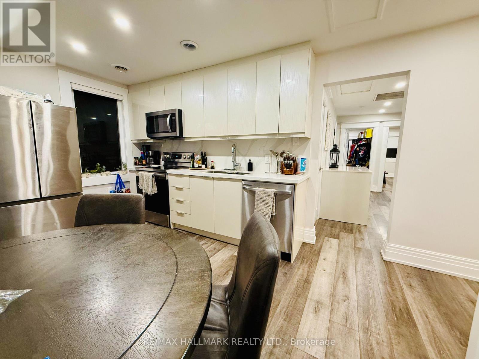 3rd Fl - 193 Heath Street W, Toronto, Ontario  M4V 1V3 - Photo 10 - C12458302