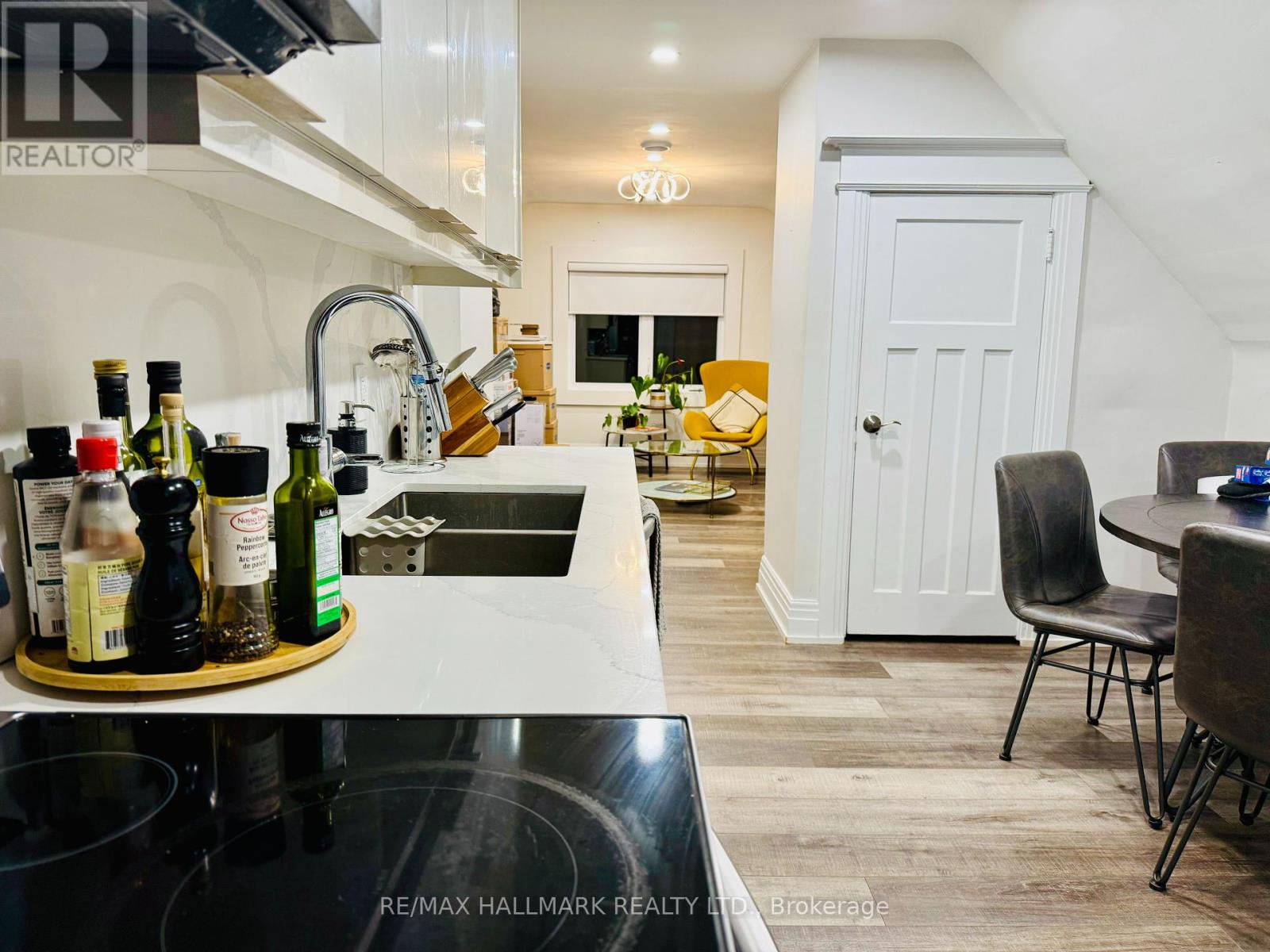 3rd Fl - 193 Heath Street W, Toronto, Ontario  M4V 1V3 - Photo 11 - C12458302