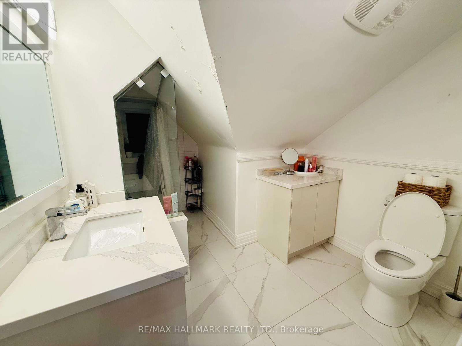 3rd Fl - 193 Heath Street W, Toronto, Ontario  M4V 1V3 - Photo 12 - C12458302