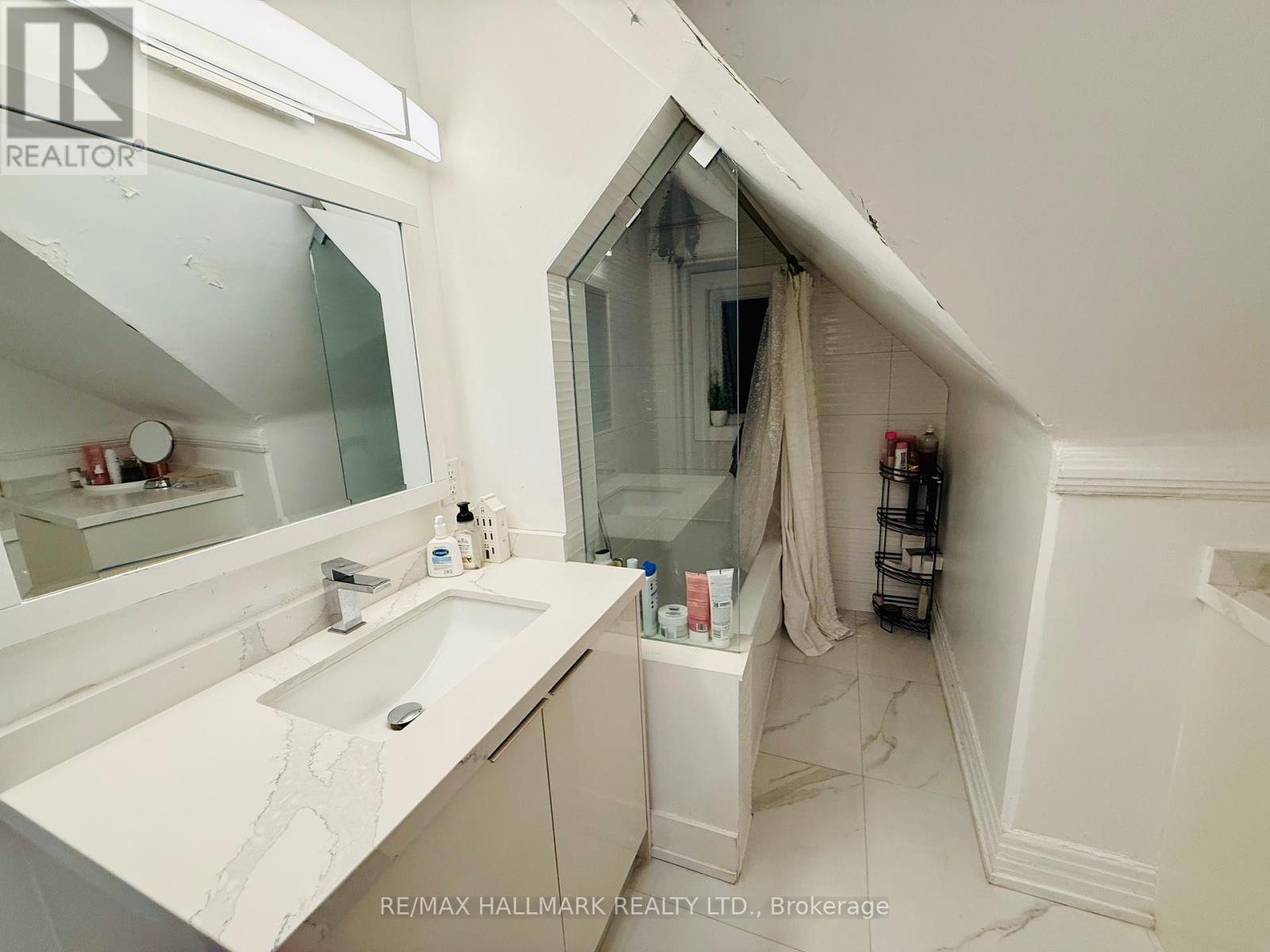 3rd Fl - 193 Heath Street W, Toronto, Ontario  M4V 1V3 - Photo 13 - C12458302