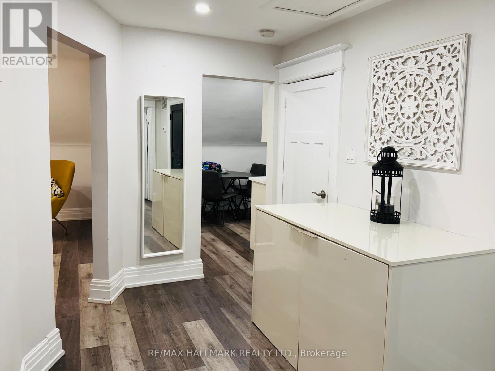 3rd Fl - 193 Heath Street W, Toronto, Ontario  M4V 1V3 - Photo 6 - C12458302