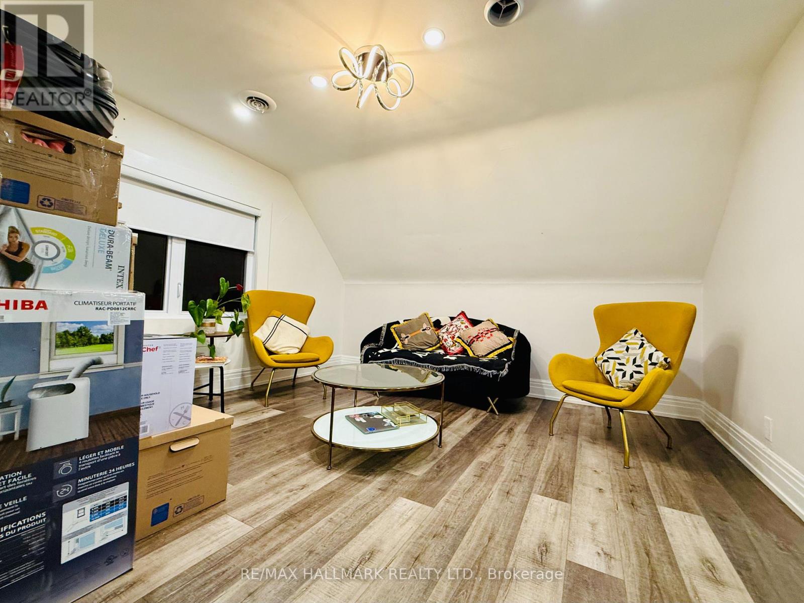 3rd Fl - 193 Heath Street W, Toronto, Ontario  M4V 1V3 - Photo 7 - C12458302