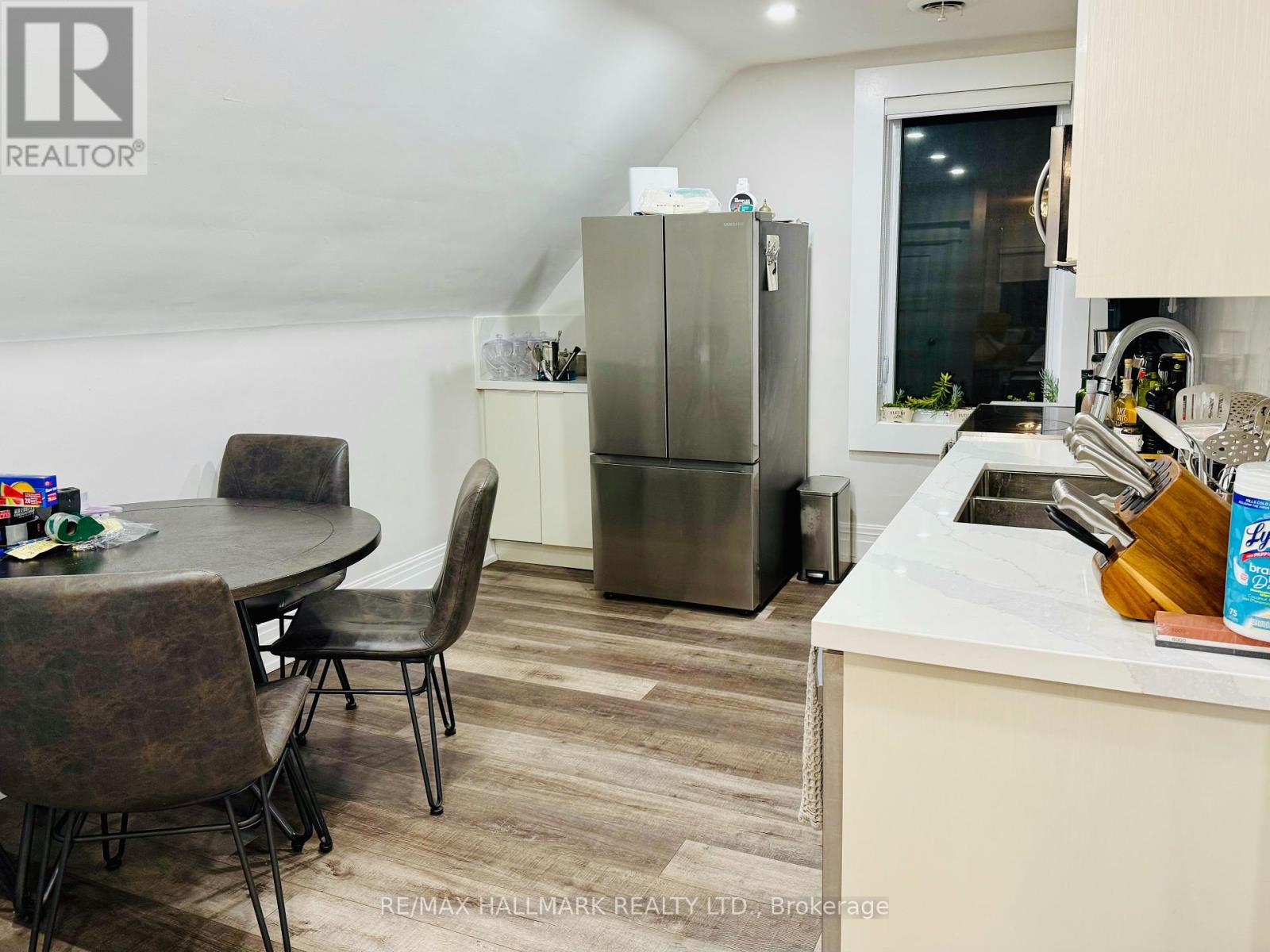 3rd Fl - 193 Heath Street W, Toronto, Ontario  M4V 1V3 - Photo 9 - C12458302