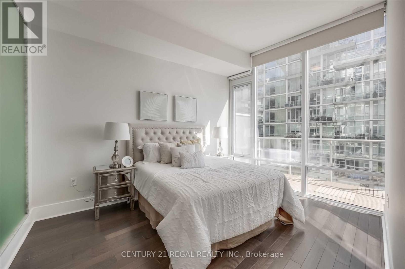 29 Queens Quay E, Toronto, Ontario  M5E 0A4 - Photo 15 - C12458308