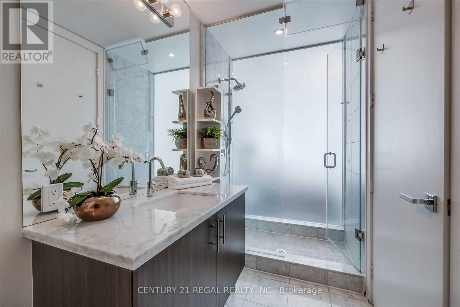 29 Queens Quay E, Toronto, Ontario  M5E 0A4 - Photo 19 - C12458308
