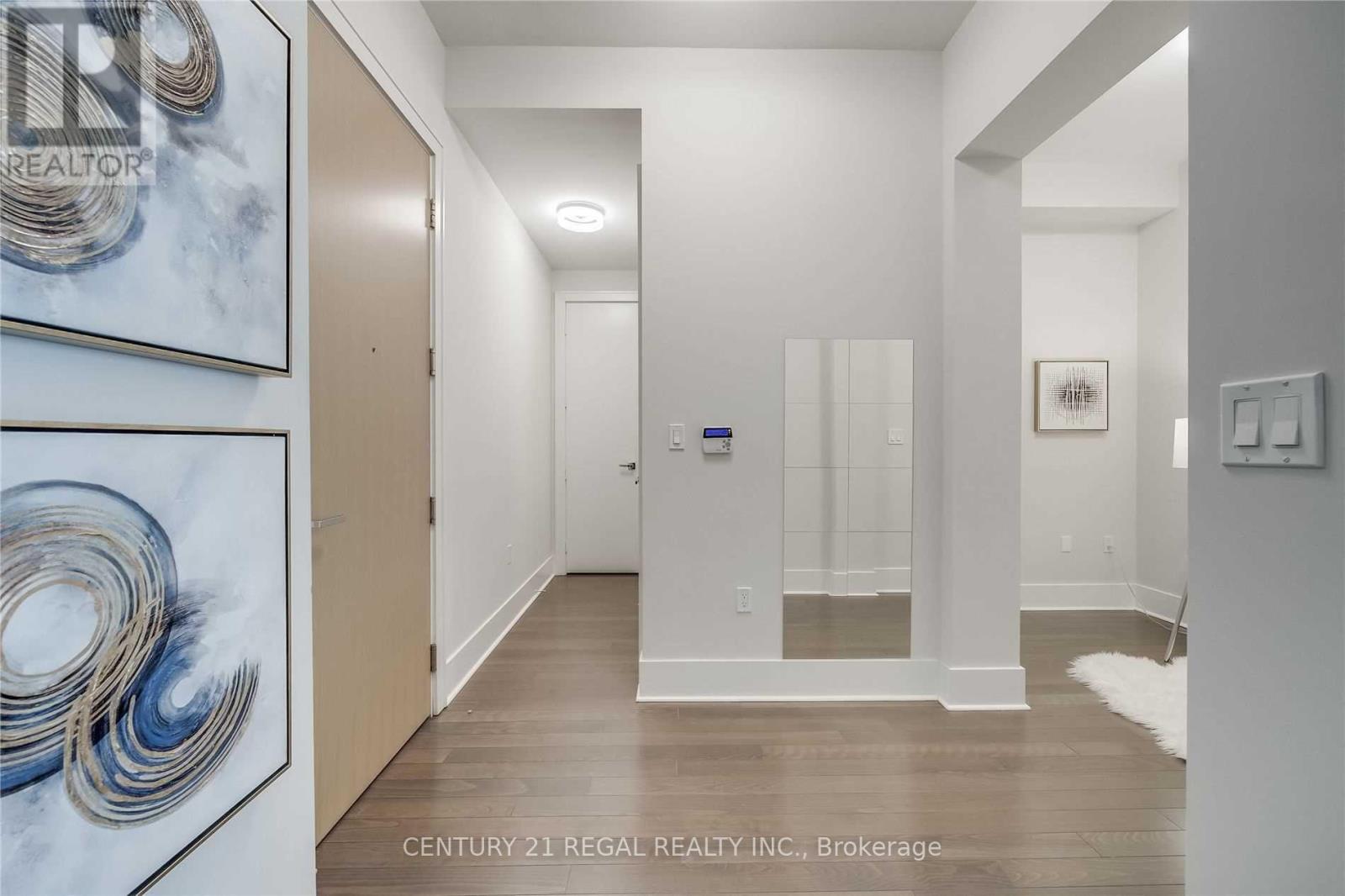 29 Queens Quay E, Toronto, Ontario  M5E 0A4 - Photo 3 - C12458308