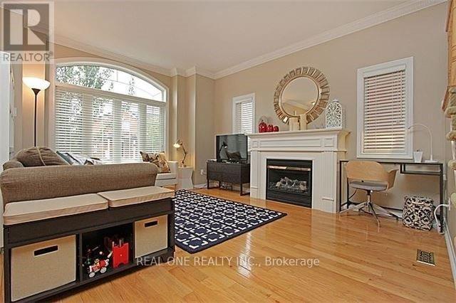 78 Bassett Avenue, Richmond Hill, Ontario  L4B 4G1 - Photo 3 - N12458294