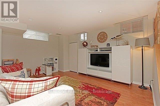 78 Bassett Avenue, Richmond Hill, Ontario  L4B 4G1 - Photo 7 - N12458294