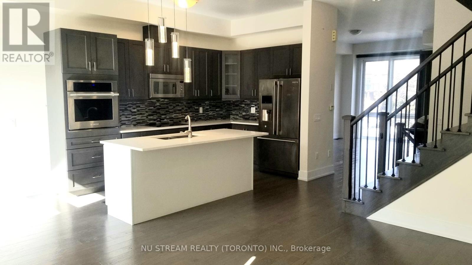48 Crestridge Drive, Vaughan, Ontario  L4J 0K1 - Photo 3 - N12458295