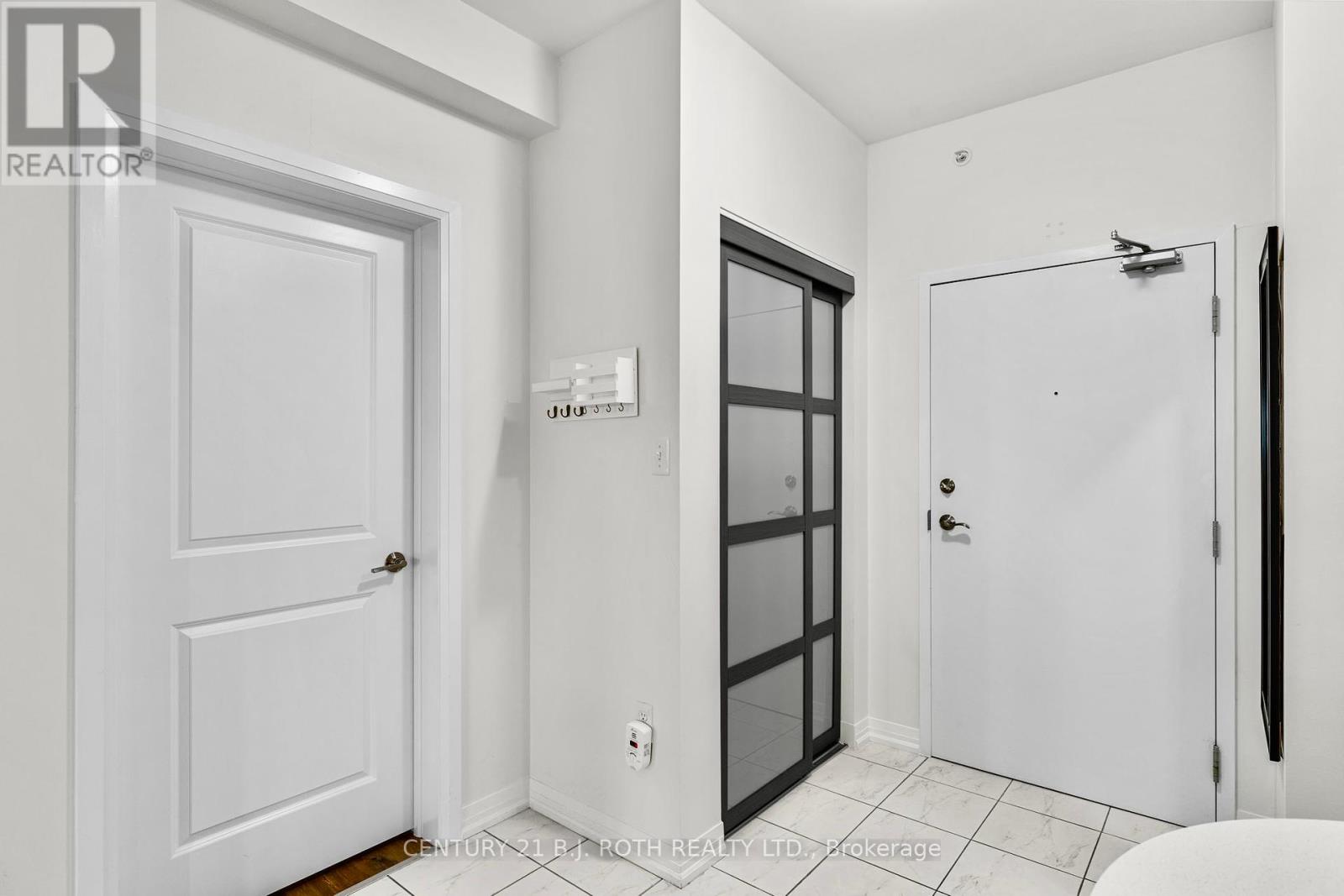 204 - 300 Essa Road, Barrie, Ontario  L9J 0B9 - Photo 3 - S12450070