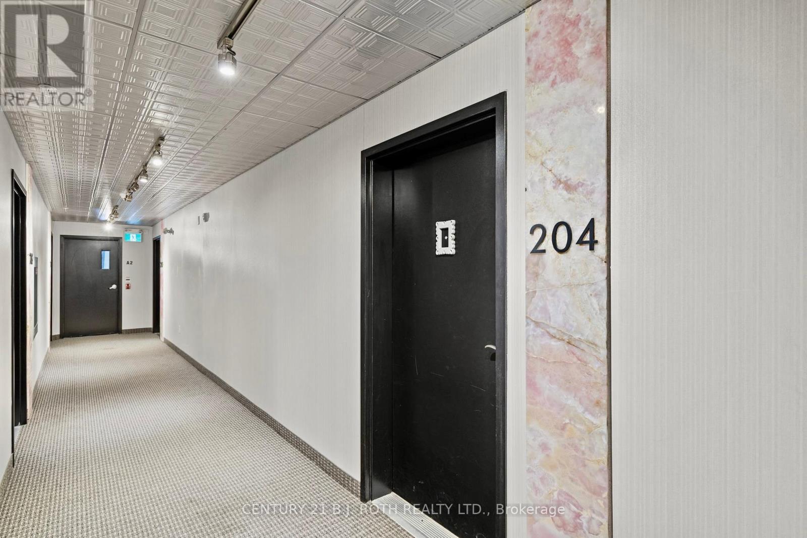 204 - 300 Essa Road, Barrie, Ontario  L9J 0B9 - Photo 2 - S12450070