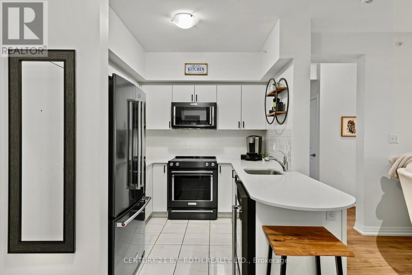 204 - 300 Essa Road, Barrie, Ontario  L9J 0B9 - Photo 4 - S12450070