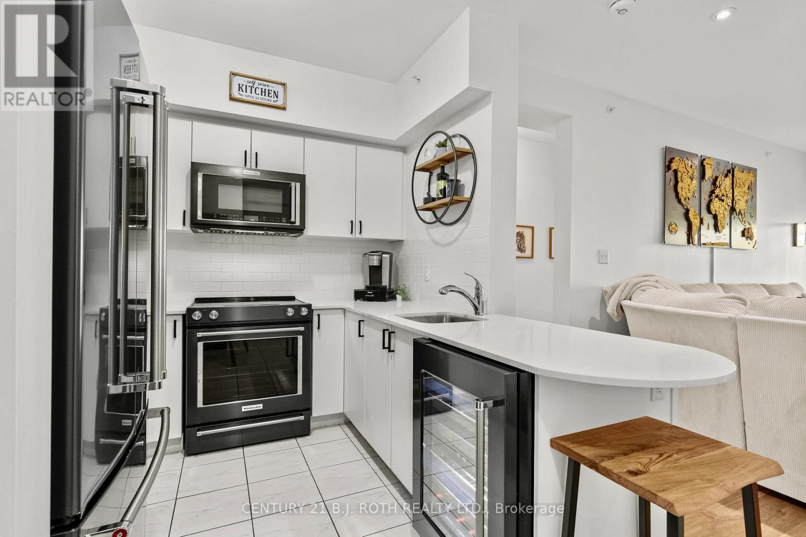 204 - 300 Essa Road, Barrie, Ontario  L9J 0B9 - Photo 6 - S12450070